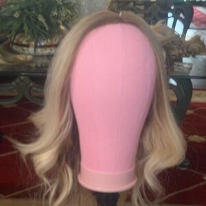 Specialized Blonde wavy wig